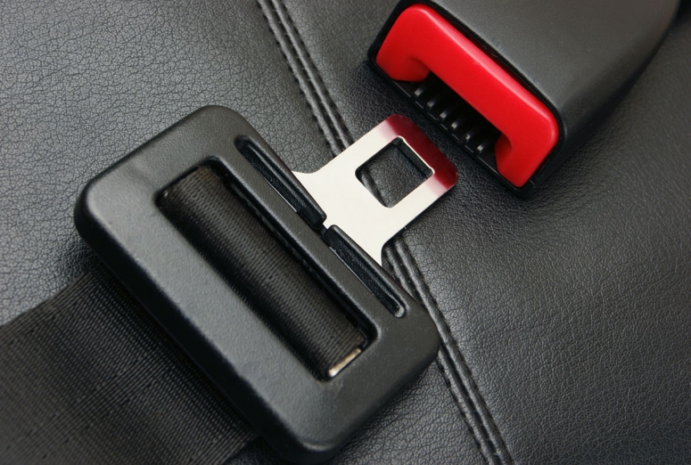 Cinturón de seguridad, elemento clave ante una frenada de emergencia