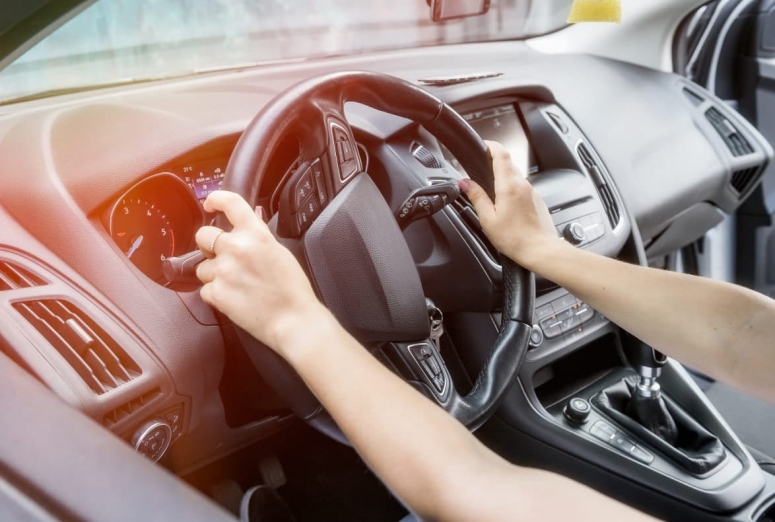 Steps to take if the car’s brakes fail in the middle of a journey
